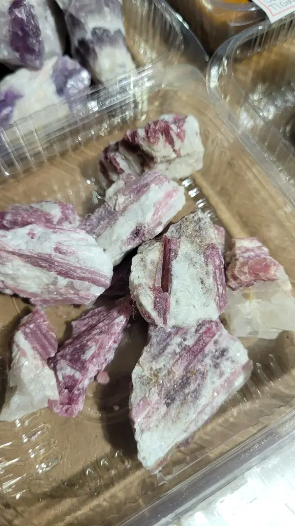 Turmalina Rosa na Matriz