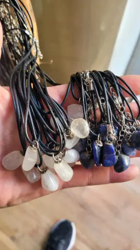 [CRISTAIS-17] Colar com pedra sortida